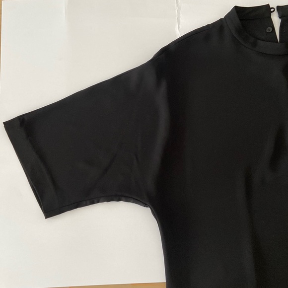 UNIQLO black top - Picture 2 of 4